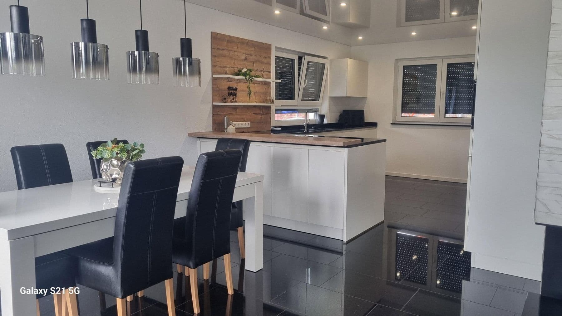 Predaj domu 250 m², pozemok 517 m², Bisingen, Bádensko-Wurttembersko Predaj domu 250 m², pozemok 517 m², Bisingen, Bádensko-Wurttembersko