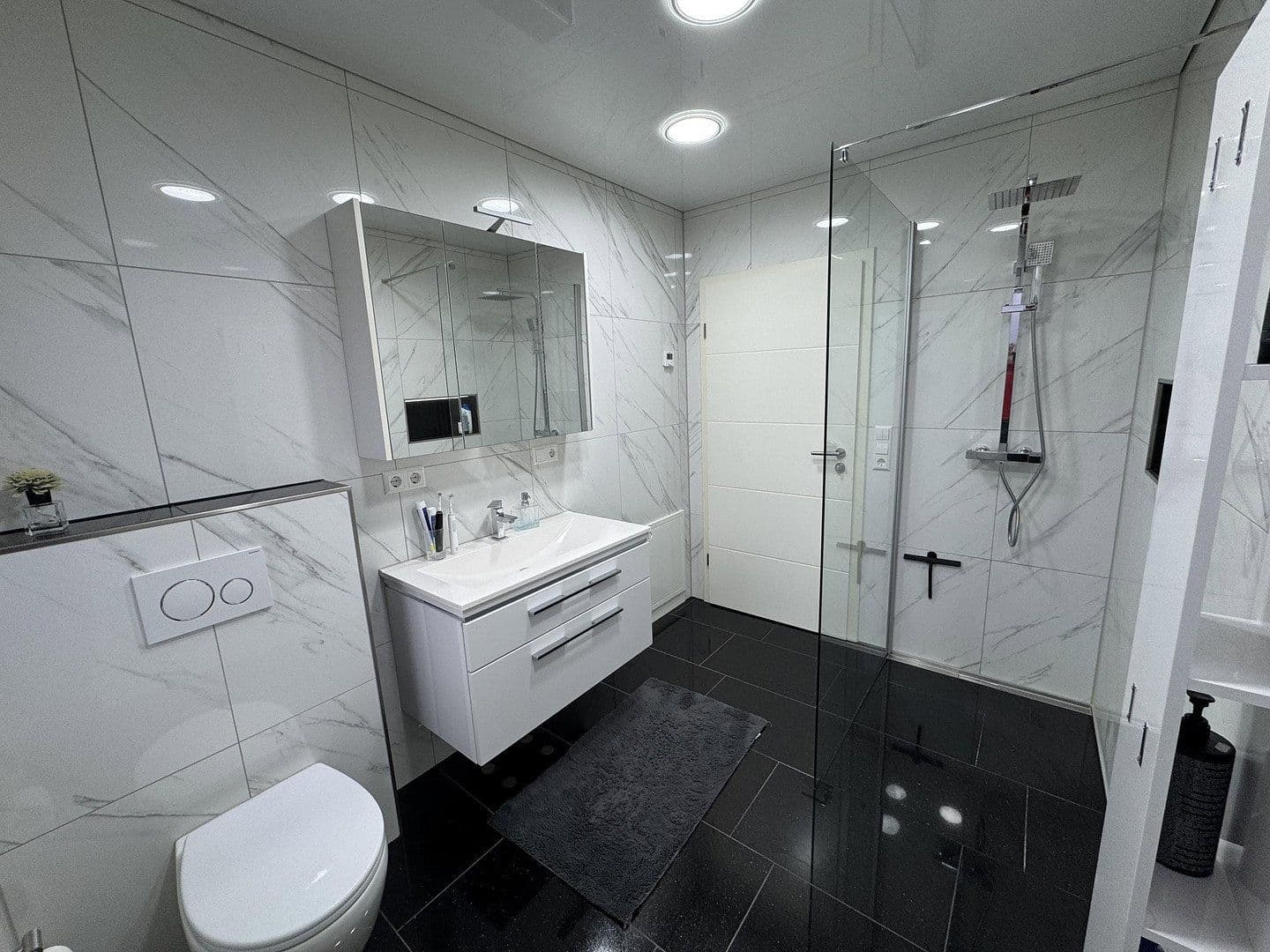 Predaj domu 250 m², pozemok 517 m², Bisingen, Bádensko-Wurttembersko Predaj domu 250 m², pozemok 517 m², Bisingen, Bádensko-Wurttembersko