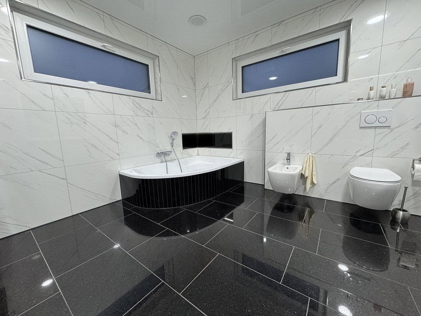 Predaj domu 250 m², pozemok 517 m², Bisingen, Bádensko-Wurttembersko Predaj domu 250 m², pozemok 517 m², Bisingen, Bádensko-Wurttembersko