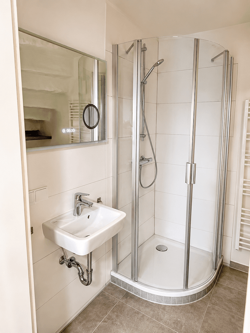 Prenájom domu 146 m², pozemok 250 m², Pirnaer Landstraße 183 (Hinterhaus), Dresden, Sasko Prenájom domu 146 m², pozemok 250 m², Pirnaer Landstraße 183 (Hinterhaus), Dresden, Sasko