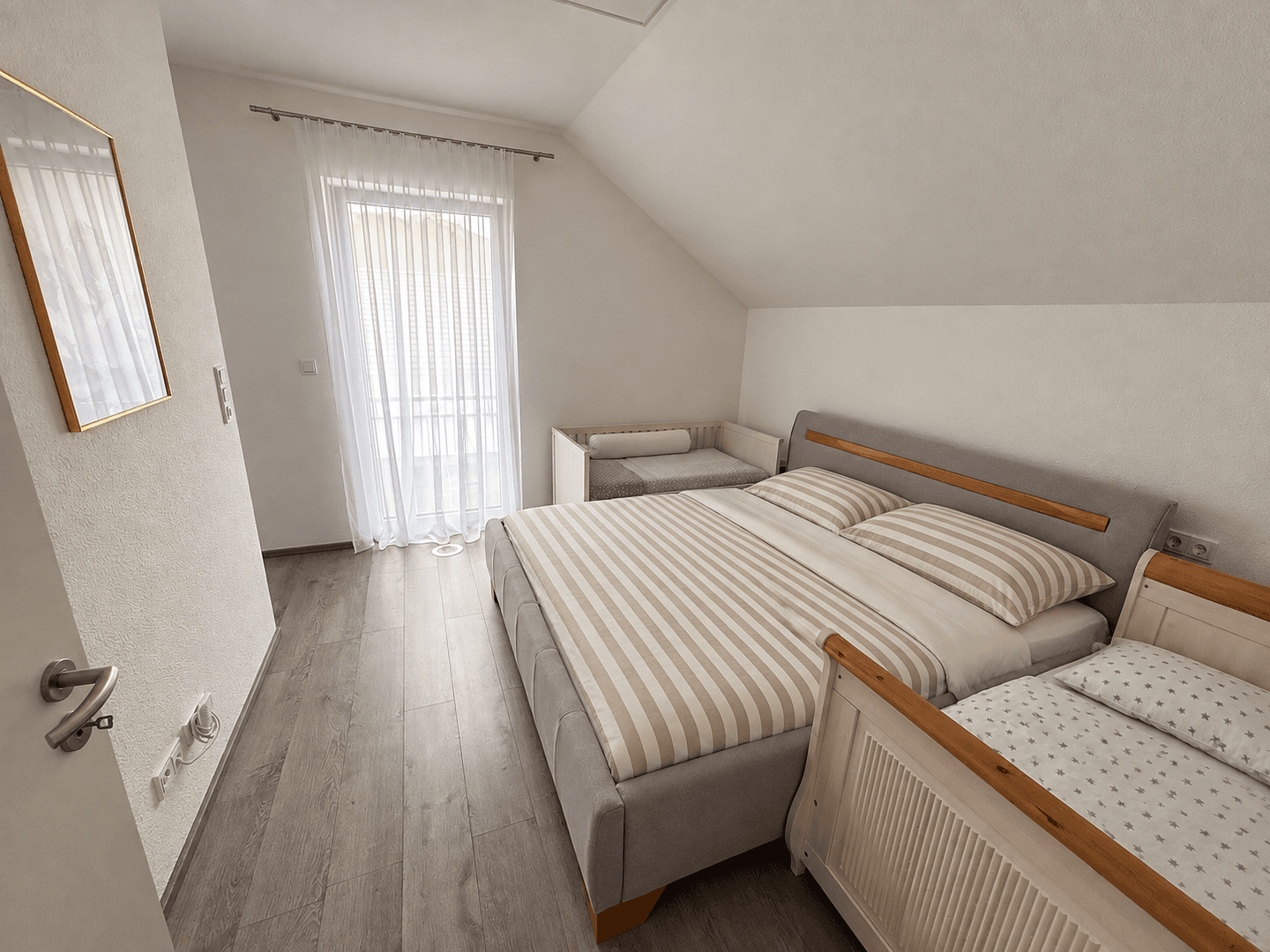 Predaj domu 248 m², pozemok 503 m², Elzach, Bádensko-Wurttembersko Predaj domu 248 m², pozemok 503 m², Elzach, Bádensko-Wurttembersko