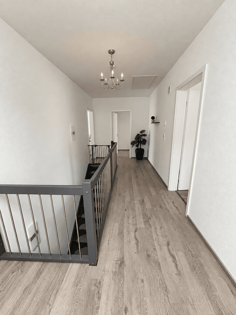Predaj domu 248 m², pozemok 503 m², Elzach, Bádensko-Wurttembersko Predaj domu 248 m², pozemok 503 m², Elzach, Bádensko-Wurttembersko
