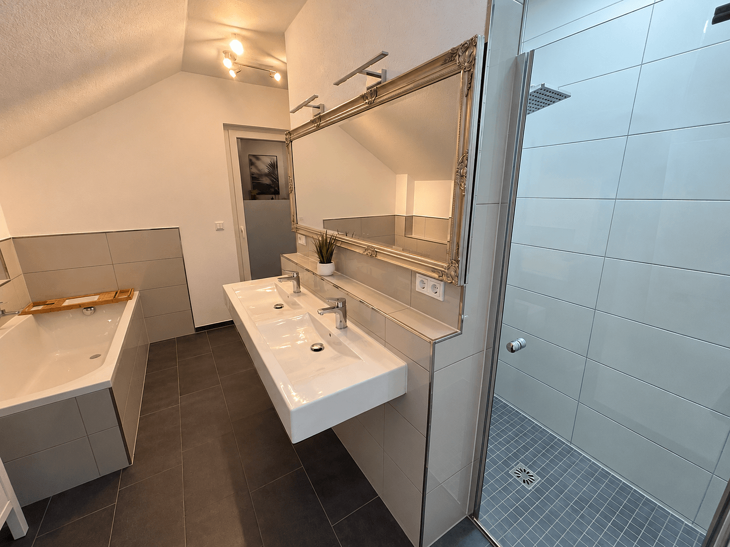 Predaj domu 248 m², pozemok 503 m², Elzach, Bádensko-Wurttembersko Predaj domu 248 m², pozemok 503 m², Elzach, Bádensko-Wurttembersko