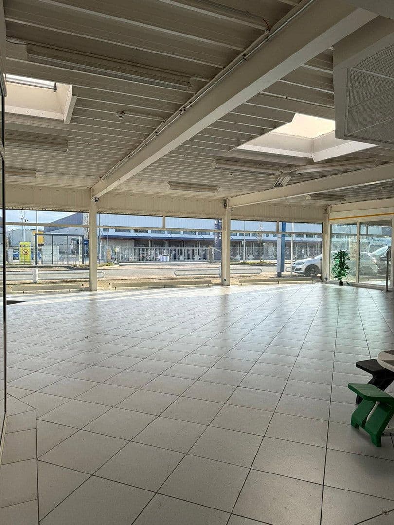 Prenájom nebytového priestoru 1.400 m², Lessingstraße 73, Neu Wulmstorf, Dolné Sasko Prenájom nebytového priestoru 1.400 m², Lessingstraße 73, Neu Wulmstorf, Dolné Sasko