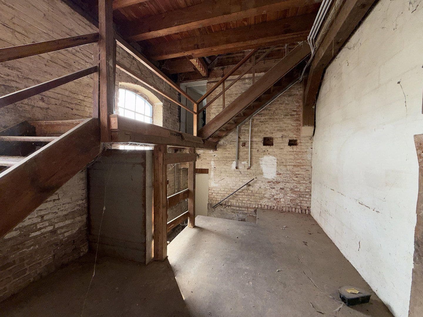 Predaj nebytového priestoru 9.768 m², Bahnhofstraße 29, Edertal, Hesensko Predaj nebytového priestoru 9.768 m², Bahnhofstraße 29, Edertal, Hesensko