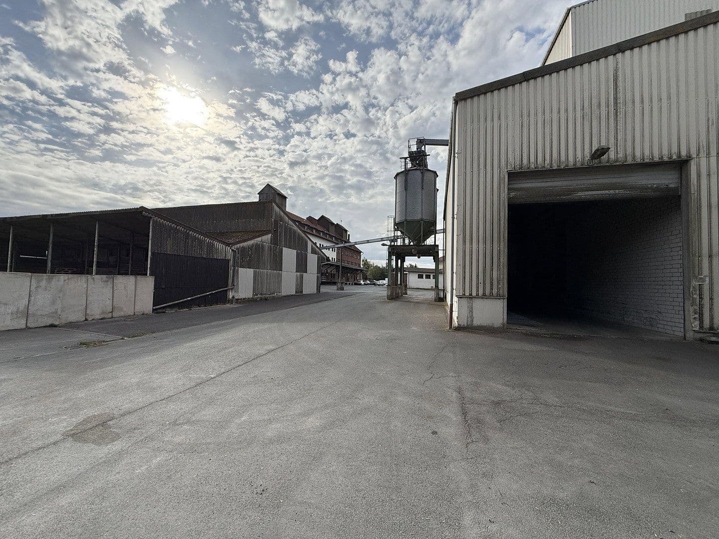 Predaj nebytového priestoru 9.768 m², Bahnhofstraße 29, Edertal, Hesensko Predaj nebytového priestoru 9.768 m², Bahnhofstraße 29, Edertal, Hesensko
