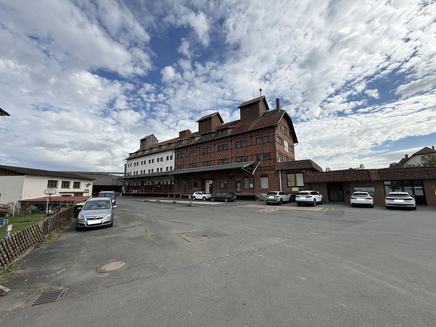 Predaj nebytového priestoru 9.768 m², Bahnhofstraße 29, Edertal, Hesensko Predaj nebytového priestoru 9.768 m², Bahnhofstraße 29, Edertal, Hesensko