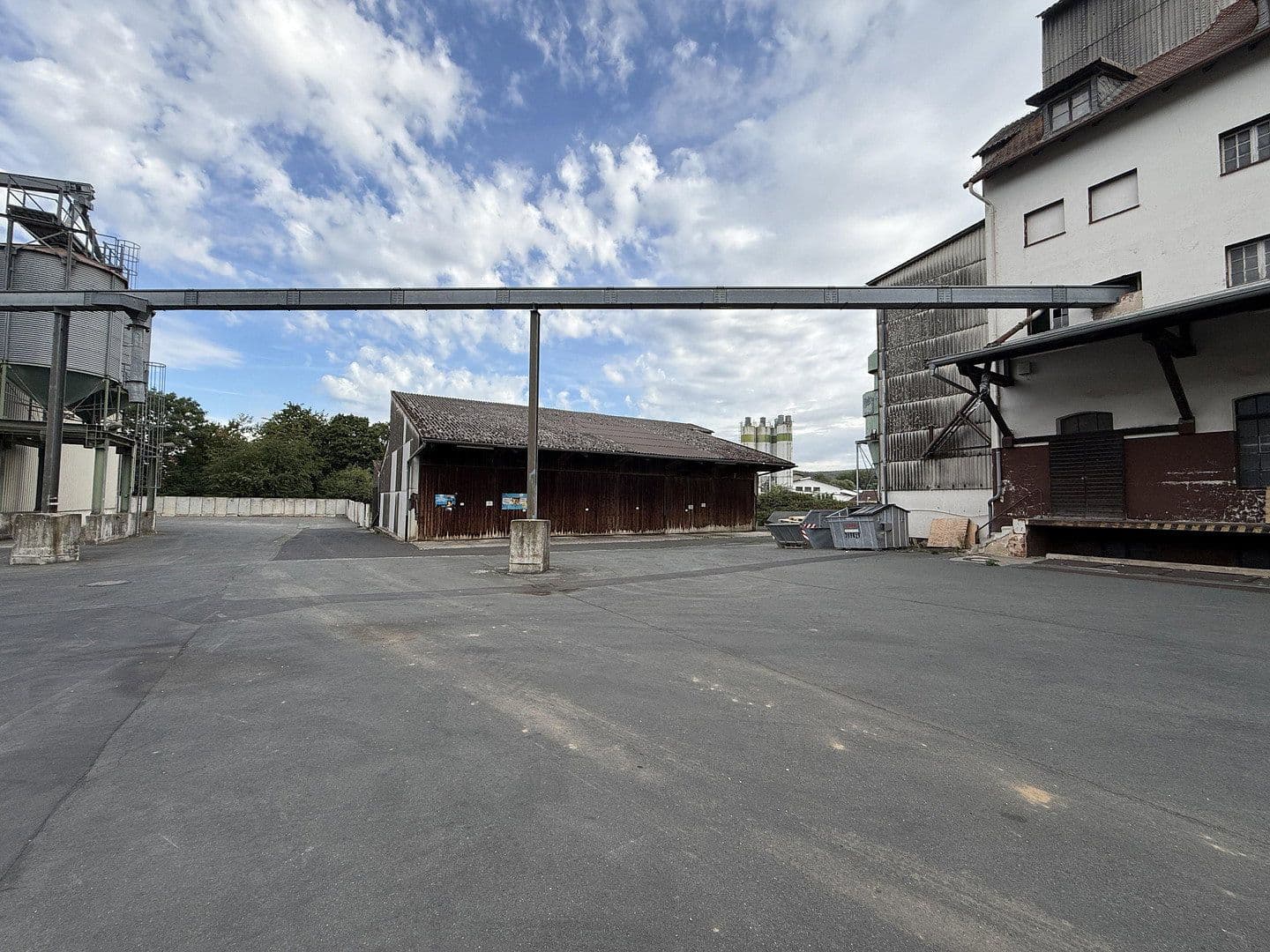 Predaj nebytového priestoru 9.768 m², Bahnhofstraße 29, Edertal, Hesensko Predaj nebytového priestoru 9.768 m², Bahnhofstraße 29, Edertal, Hesensko