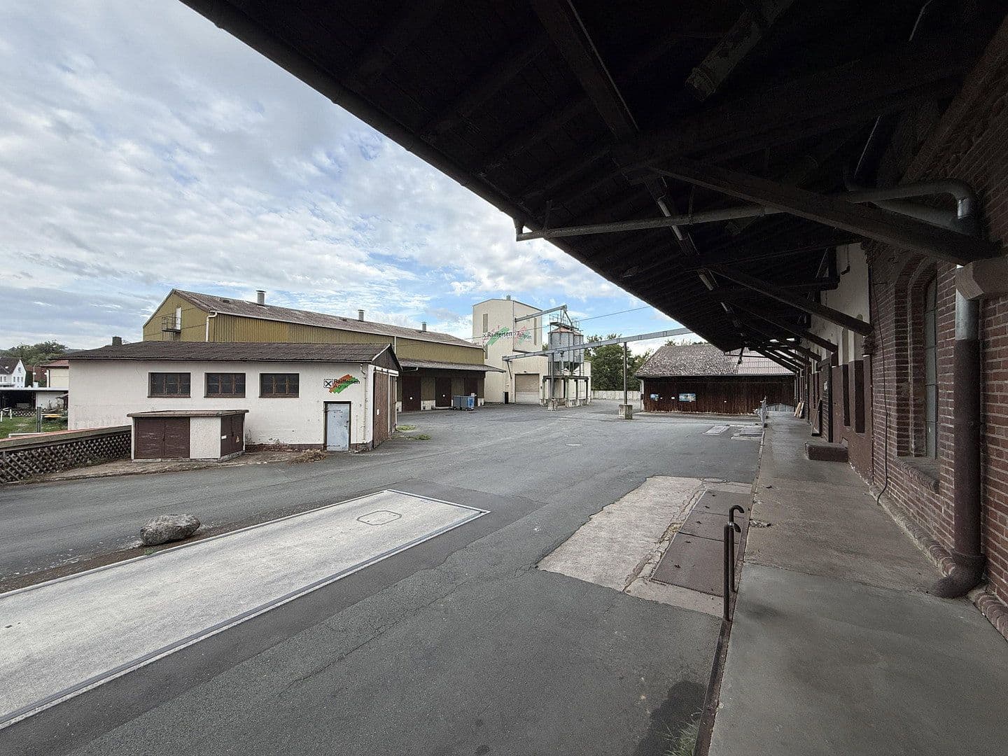 Predaj nebytového priestoru 9.768 m², Bahnhofstraße 29, Edertal, Hesensko Predaj nebytového priestoru 9.768 m², Bahnhofstraße 29, Edertal, Hesensko