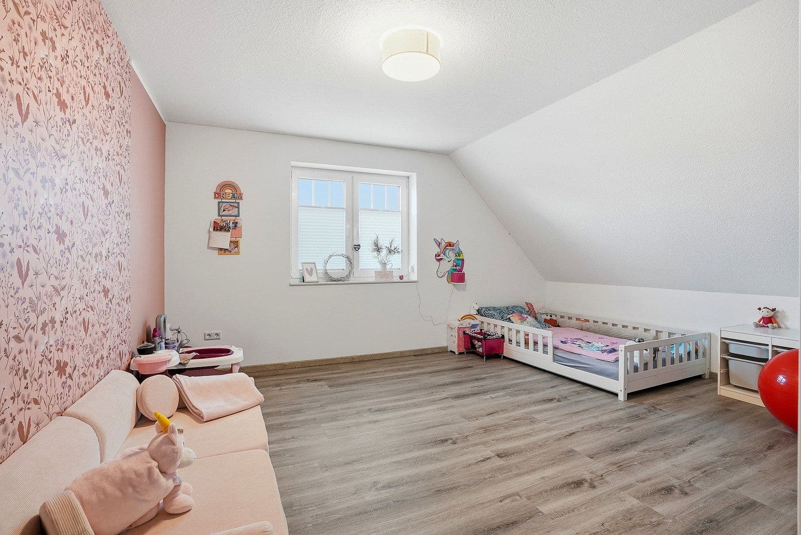 Predaj domu 193 m², pozemok 2.100 m², Westerholt, Dolné Sasko Predaj domu 193 m², pozemok 2.100 m², Westerholt, Dolné Sasko