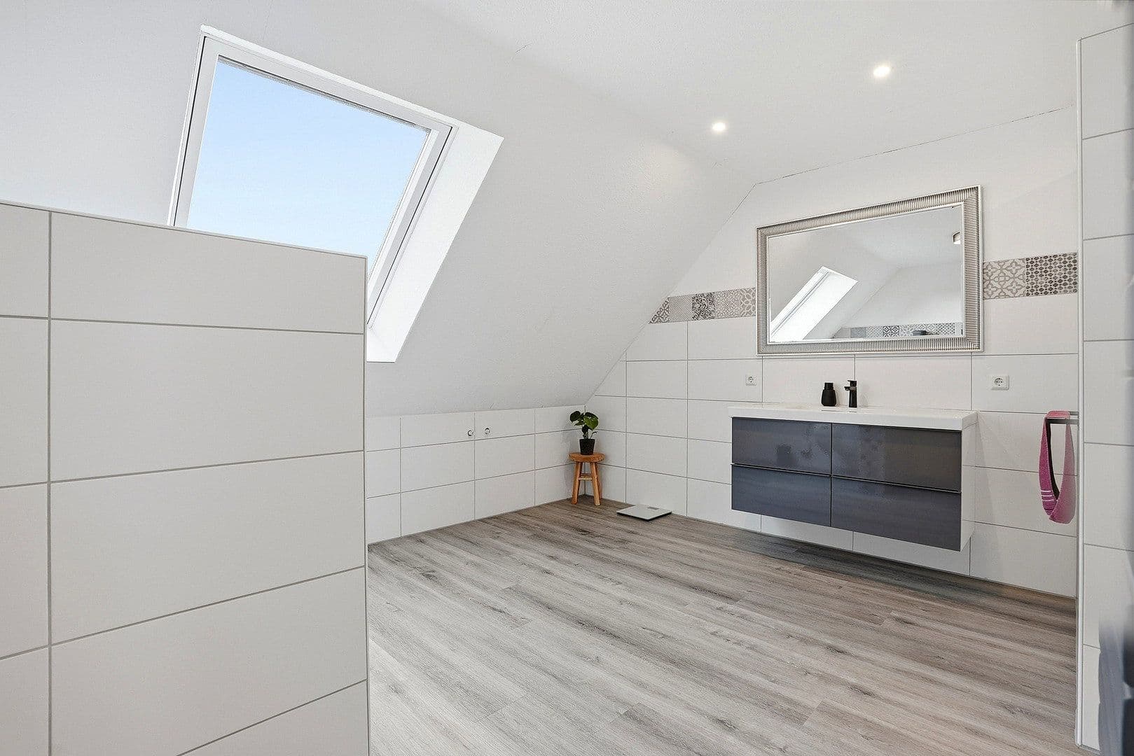 Predaj domu 193 m², pozemok 2.100 m², Westerholt, Dolné Sasko Predaj domu 193 m², pozemok 2.100 m², Westerholt, Dolné Sasko