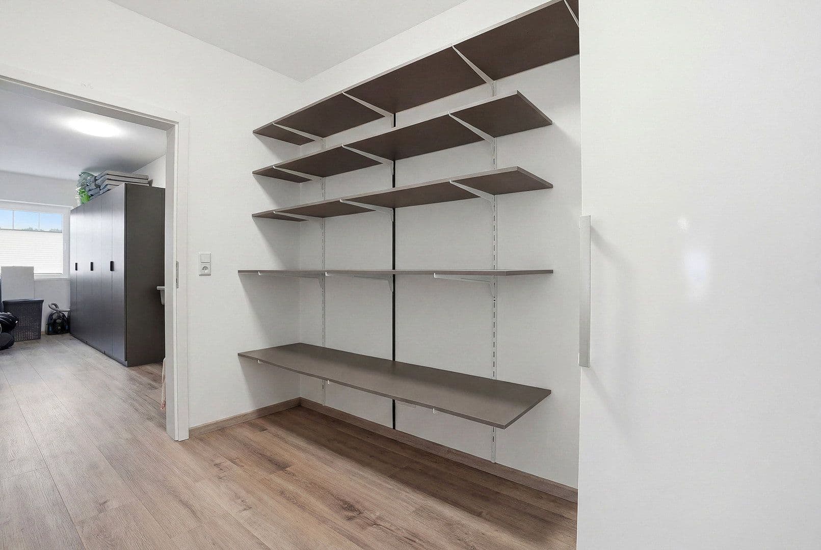 Predaj domu 193 m², pozemok 2.100 m², Westerholt, Dolné Sasko Predaj domu 193 m², pozemok 2.100 m², Westerholt, Dolné Sasko