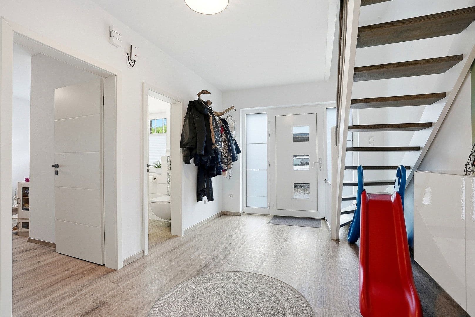 Predaj domu 193 m², pozemok 2.100 m², Westerholt, Dolné Sasko Predaj domu 193 m², pozemok 2.100 m², Westerholt, Dolné Sasko