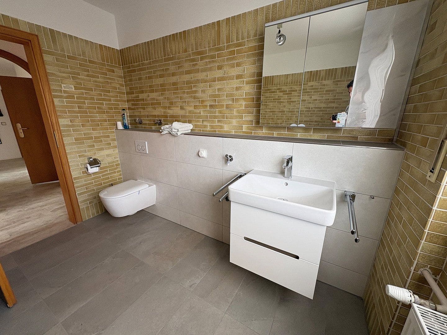 Prenájom bytu 4-izbový 107 m², Edingen-Neckarhausen, Bádensko-Wurttembersko Prenájom bytu 4-izbový 107 m², Edingen-Neckarhausen, Bádensko-Wurttembersko
