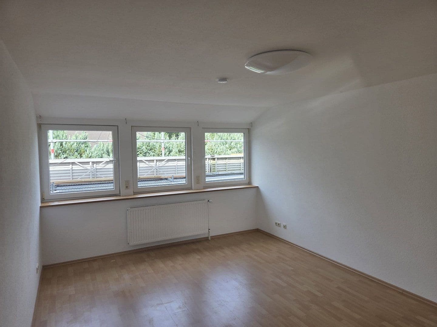 Prenájom bytu 3-izbový 126 m², Beckdorf, Dolné Sasko Prenájom bytu 3-izbový 126 m², Beckdorf, Dolné Sasko