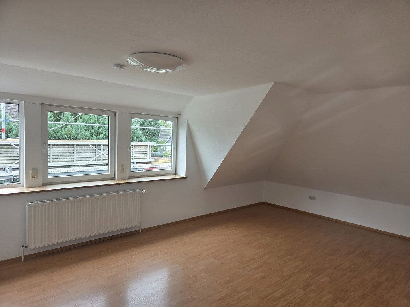 Prenájom bytu 3-izbový 126 m², Beckdorf, Dolné Sasko Prenájom bytu 3-izbový 126 m², Beckdorf, Dolné Sasko