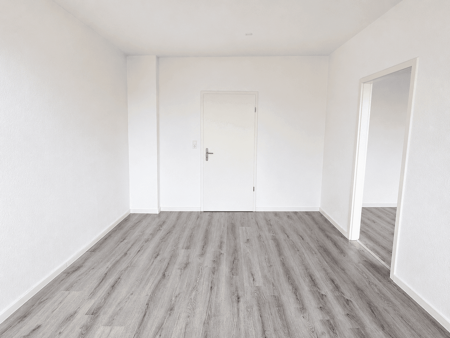 Prenájom bytu 4-izbový 85 m², Schillerstr. 5a, Wilhelmshaven, Dolné Sasko Prenájom bytu 4-izbový 85 m², Schillerstr. 5a, Wilhelmshaven, Dolné Sasko