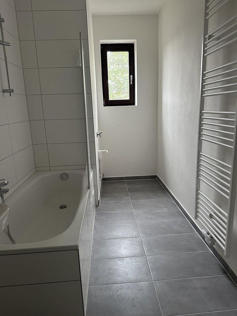 Prenájom bytu 3-izbový 91 m², Heinrichstraße 107, Düsseldorf, Severné Porýnie - Westfálsko Prenájom bytu 3-izbový 91 m², Heinrichstraße 107, Düsseldorf, Severné Porýnie - Westfálsko