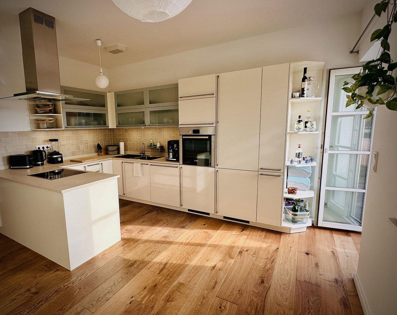 Predaj bytu 3-izbový 92 m², Gutenbergstr. 33, Berlin, Berlín Predaj bytu 3-izbový 92 m², Gutenbergstr. 33, Berlin, Berlín