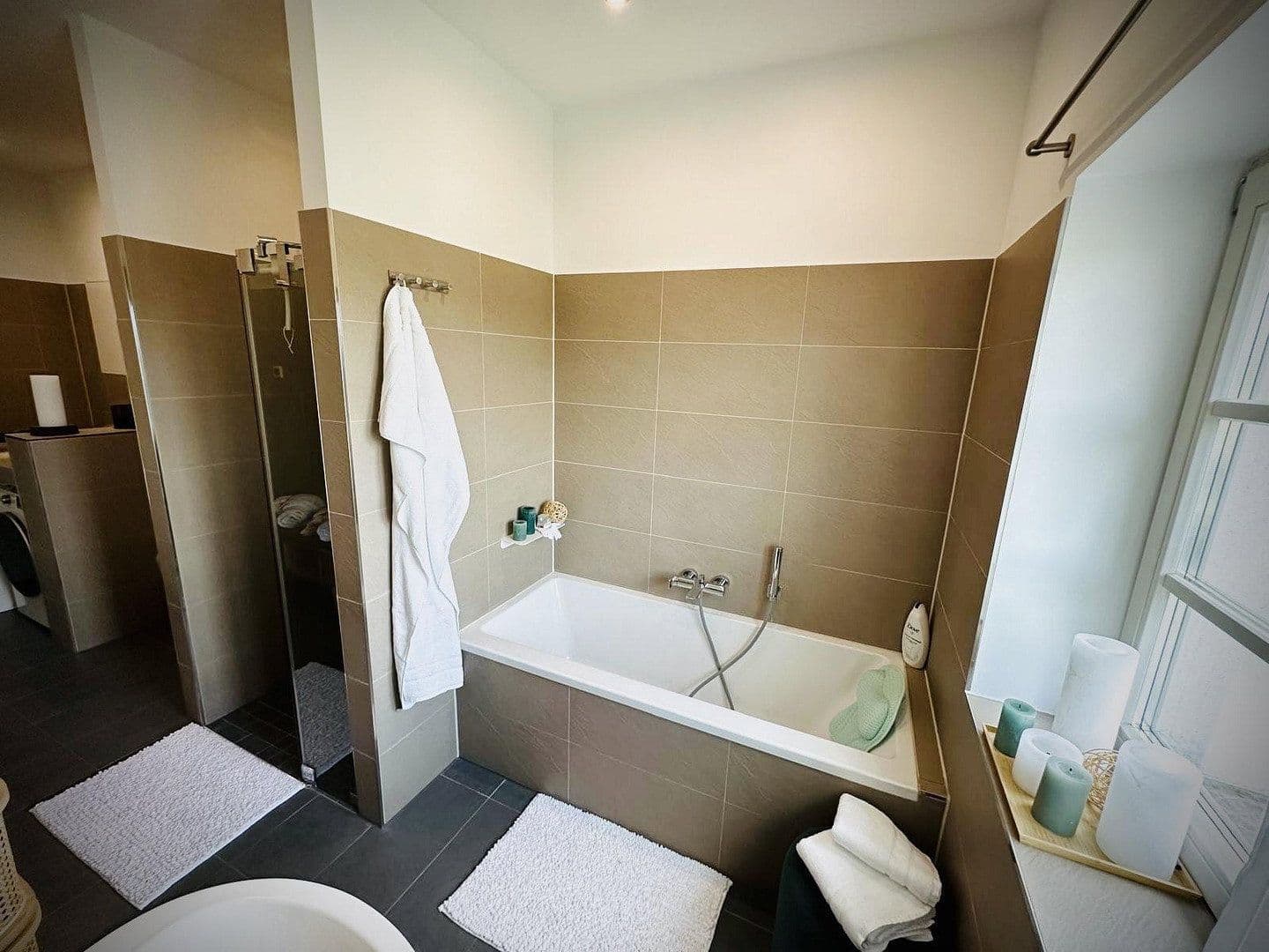 Predaj bytu 3-izbový 92 m², Gutenbergstr. 33, Berlin, Berlín Predaj bytu 3-izbový 92 m², Gutenbergstr. 33, Berlin, Berlín