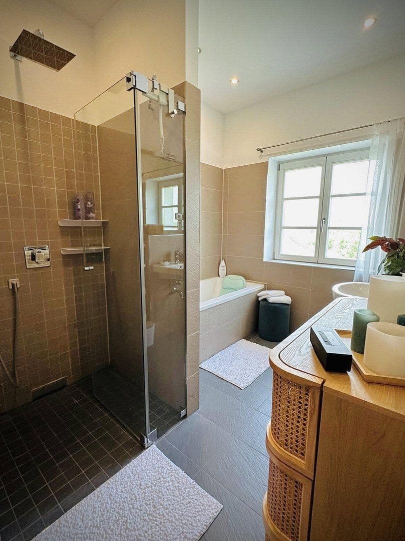 Predaj bytu 3-izbový 92 m², Gutenbergstr. 33, Berlin, Berlín Predaj bytu 3-izbový 92 m², Gutenbergstr. 33, Berlin, Berlín