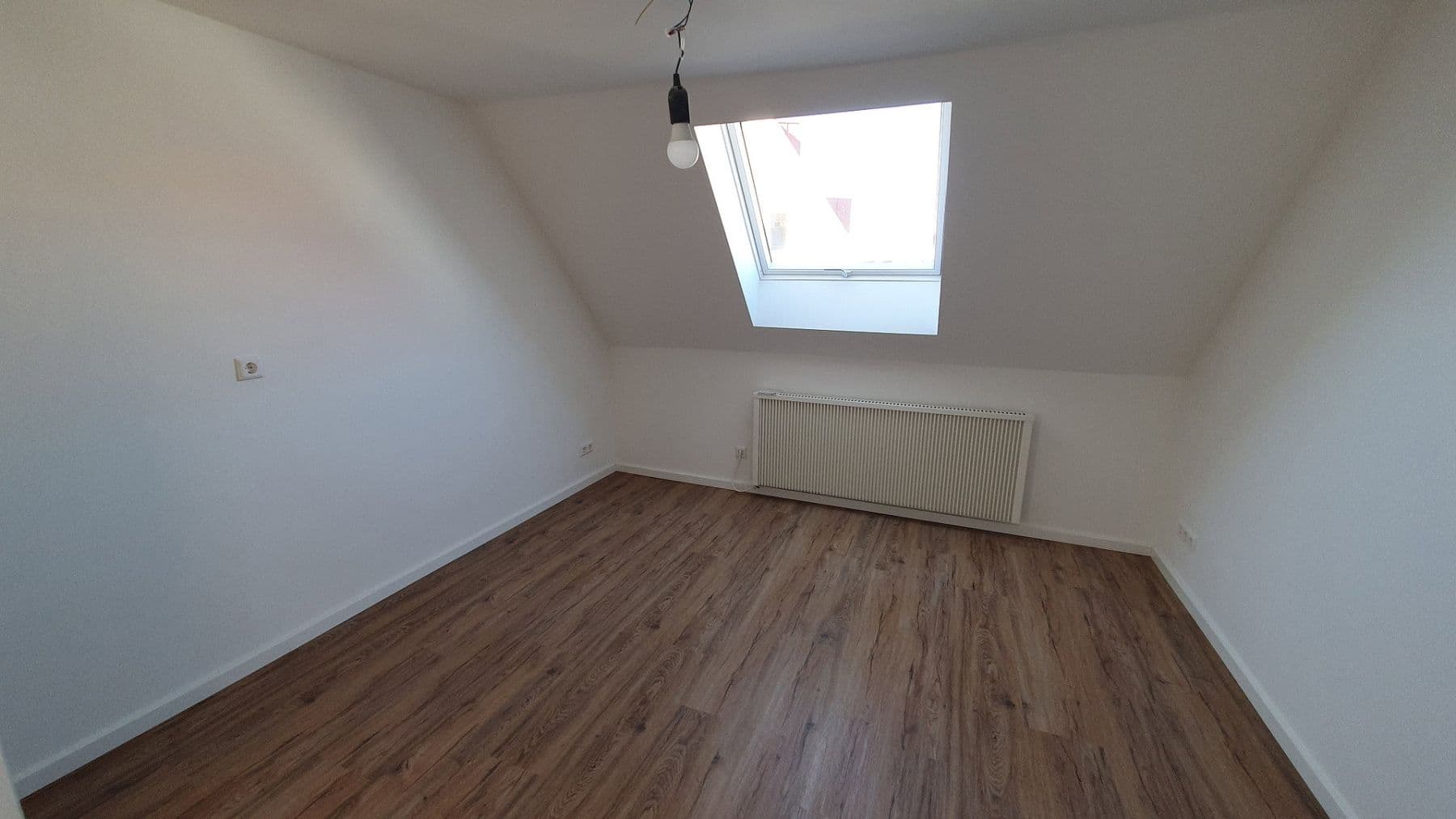 Prenájom bytu 4-izbový 85 m², Ditzingen, Bádensko-Wurttembersko Prenájom bytu 4-izbový 85 m², Ditzingen, Bádensko-Wurttembersko