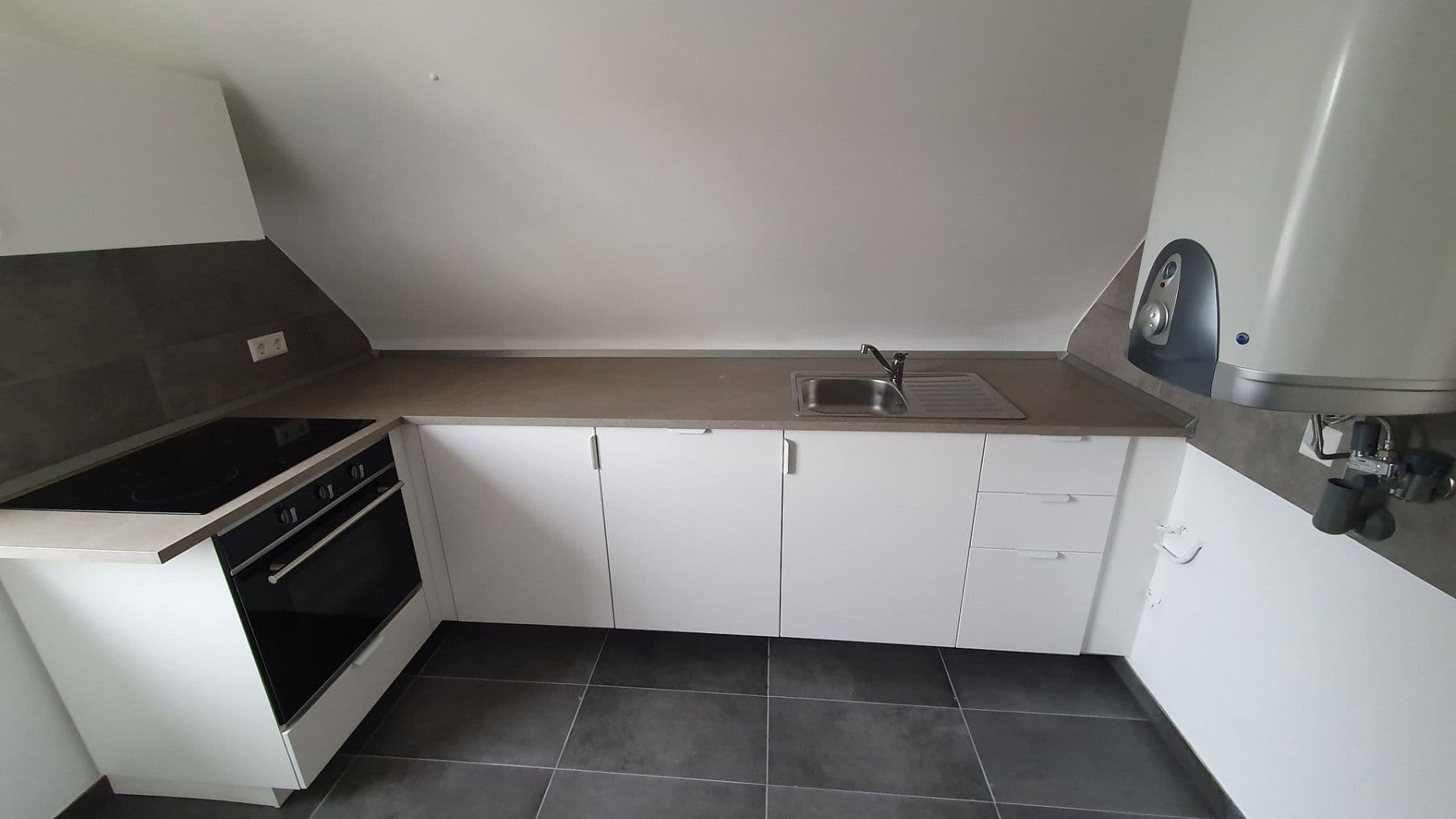 Prenájom bytu 4-izbový 85 m², Ditzingen, Bádensko-Wurttembersko Prenájom bytu 4-izbový 85 m², Ditzingen, Bádensko-Wurttembersko