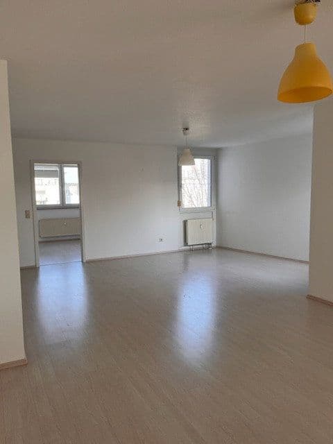 Prenájom bytu 3-izbový 82 m², Kastanienallee 17, Ludwigsburg, Bádensko-Wurttembersko Prenájom bytu 3-izbový 82 m², Kastanienallee 17, Ludwigsburg, Bádensko-Wurttembersko