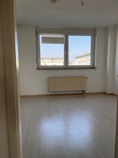 Prenájom bytu 3-izbový 82 m², Kastanienallee 17, Ludwigsburg, Bádensko-Wurttembersko Prenájom bytu 3-izbový 82 m², Kastanienallee 17, Ludwigsburg, Bádensko-Wurttembersko