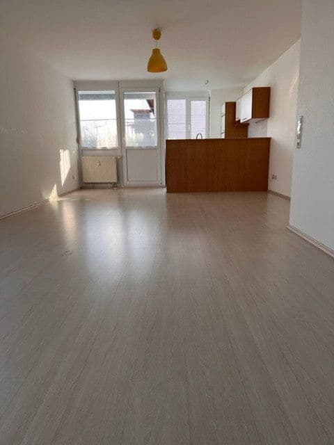 Prenájom bytu 3-izbový 82 m², Kastanienallee 17, Ludwigsburg, Bádensko-Wurttembersko Prenájom bytu 3-izbový 82 m², Kastanienallee 17, Ludwigsburg, Bádensko-Wurttembersko