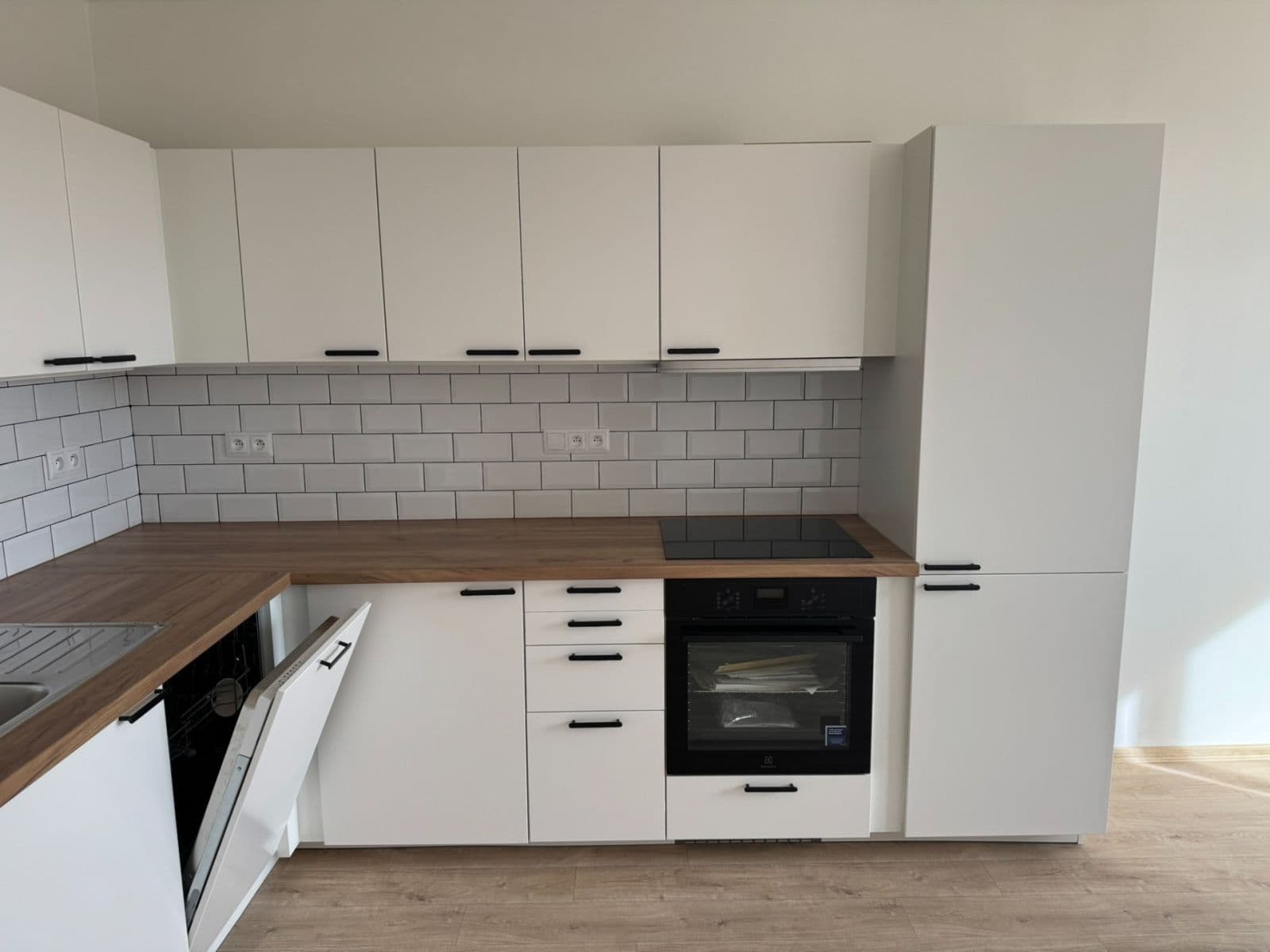 Prenájom bytu 4-izbový 76 m², Jordana Jovkova, Praha, Praha Prenájom bytu 4-izbový 76 m², Jordana Jovkova, Praha, Praha