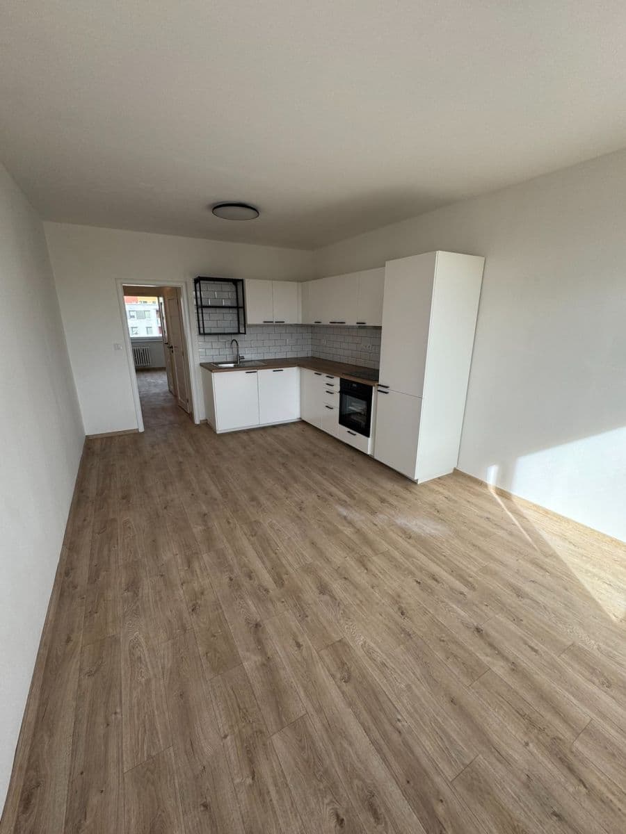Prenájom bytu 4-izbový 76 m², Jordana Jovkova, Praha, Praha Prenájom bytu 4-izbový 76 m², Jordana Jovkova, Praha, Praha