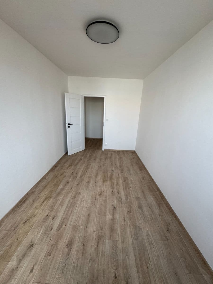Prenájom bytu 4-izbový 76 m², Jordana Jovkova, Praha, Praha Prenájom bytu 4-izbový 76 m², Jordana Jovkova, Praha, Praha