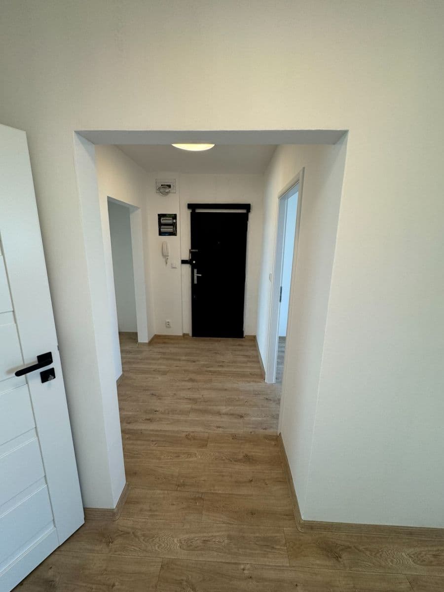 Prenájom bytu 4-izbový 76 m², Jordana Jovkova, Praha, Praha Prenájom bytu 4-izbový 76 m², Jordana Jovkova, Praha, Praha