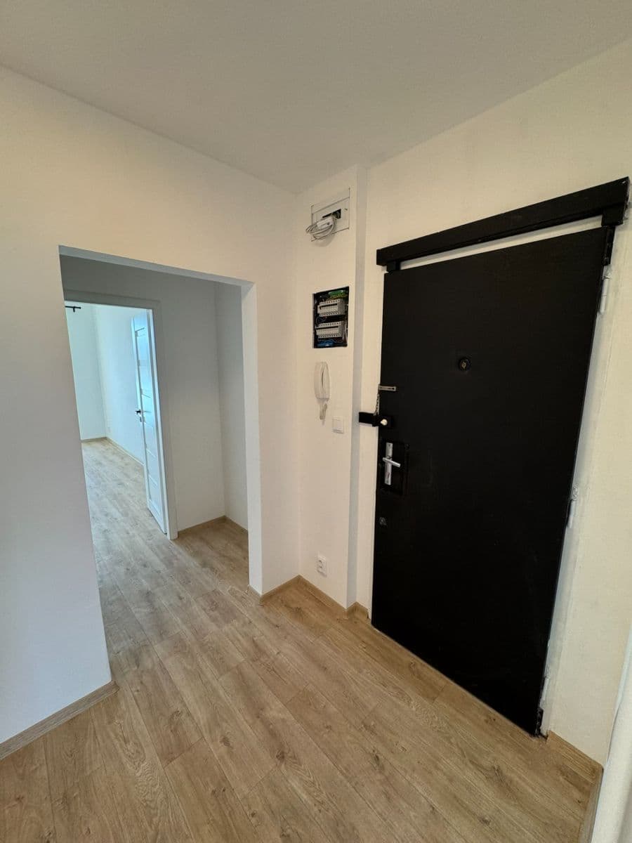 Prenájom bytu 4-izbový 76 m², Jordana Jovkova, Praha, Praha Prenájom bytu 4-izbový 76 m², Jordana Jovkova, Praha, Praha