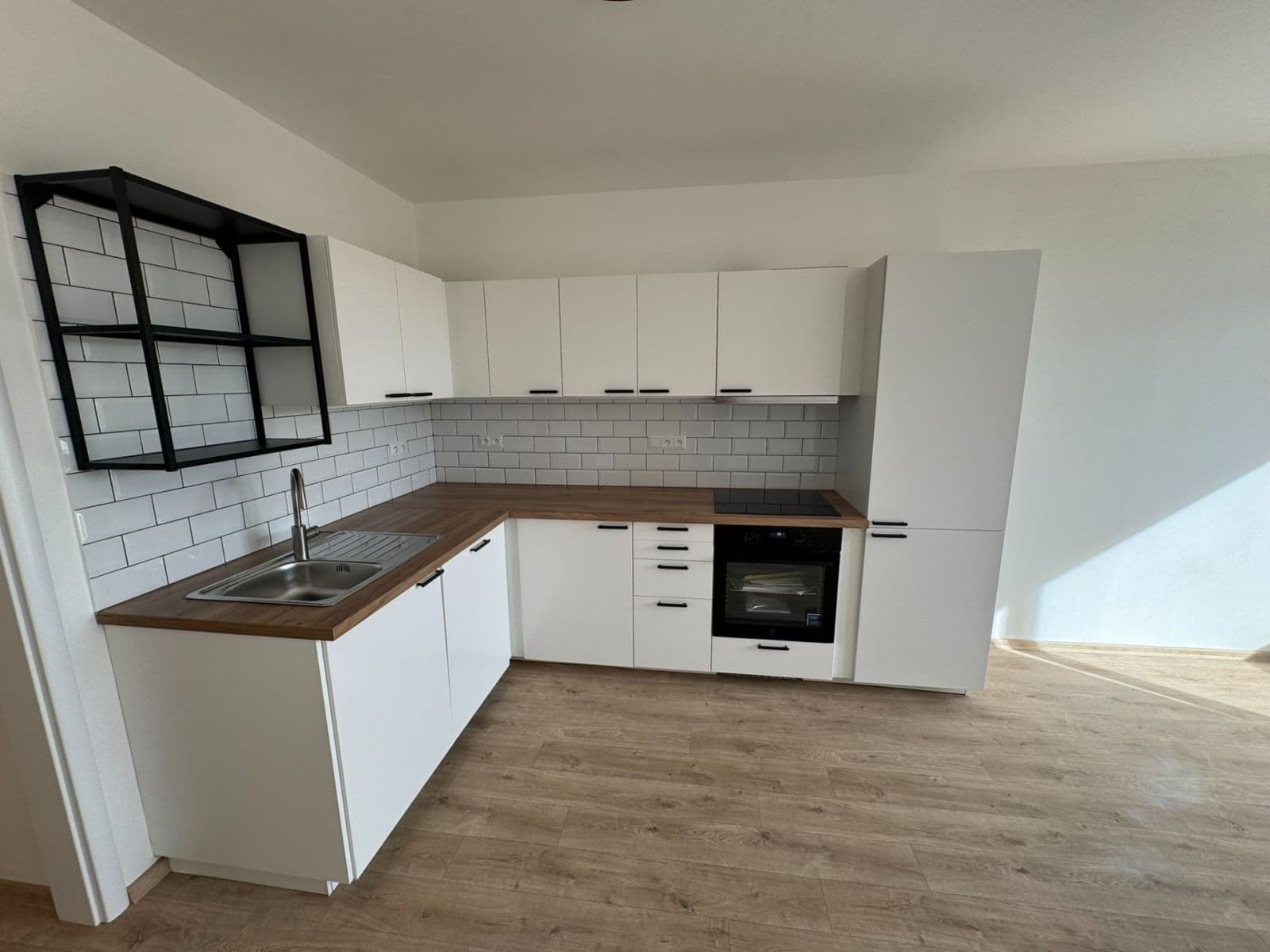 Prenájom bytu 4-izbový 76 m², Jordana Jovkova, Praha, Praha Prenájom bytu 4-izbový 76 m², Jordana Jovkova, Praha, Praha