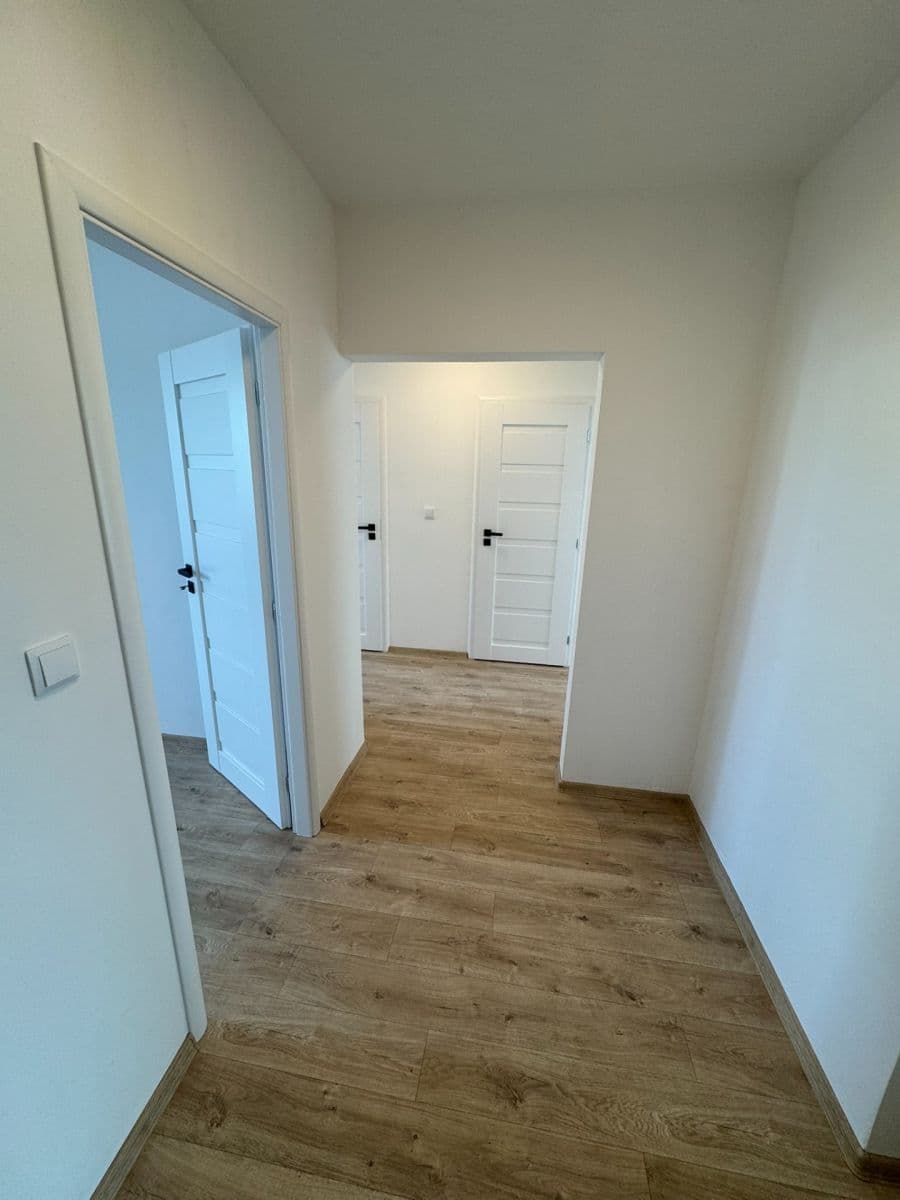 Prenájom bytu 4-izbový 76 m², Jordana Jovkova, Praha, Praha Prenájom bytu 4-izbový 76 m², Jordana Jovkova, Praha, Praha