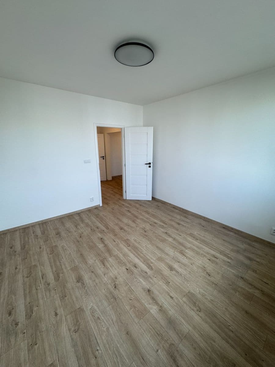 Prenájom bytu 4-izbový 76 m², Jordana Jovkova, Praha, Praha Prenájom bytu 4-izbový 76 m², Jordana Jovkova, Praha, Praha