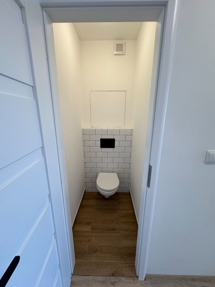 Prenájom bytu 4-izbový 76 m², Jordana Jovkova, Praha, Praha Prenájom bytu 4-izbový 76 m², Jordana Jovkova, Praha, Praha