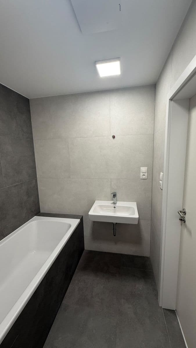 Prenájom bytu 3-izbový 76 m², Ke stadionu, Kladno, Středočeský kraj Prenájom bytu 3-izbový 76 m², Ke stadionu, Kladno, Středočeský kraj