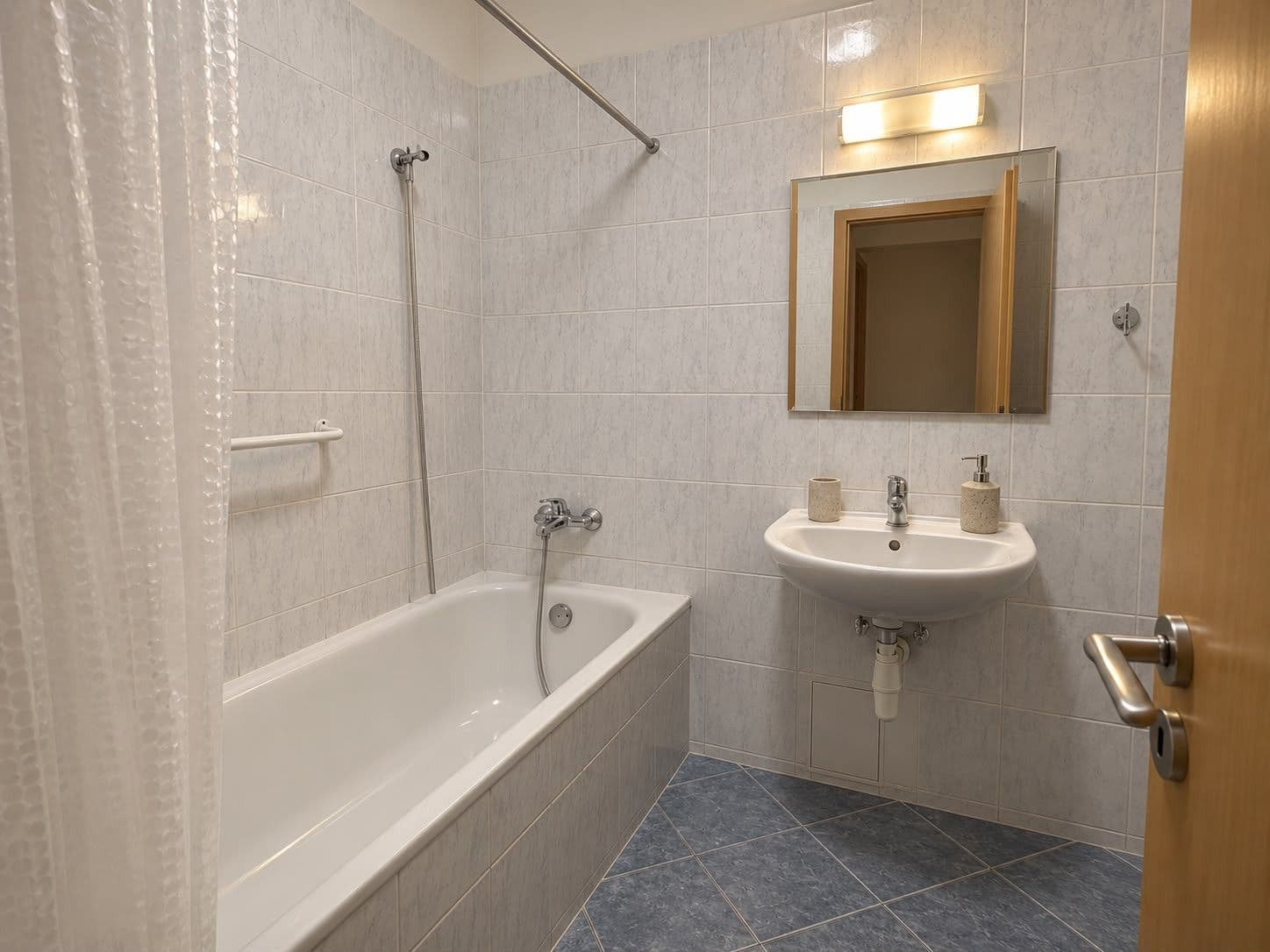 Prenájom bytu 3-izbový 101 m², Voskovcova, Praha, Praha Prenájom bytu 3-izbový 101 m², Voskovcova, Praha, Praha