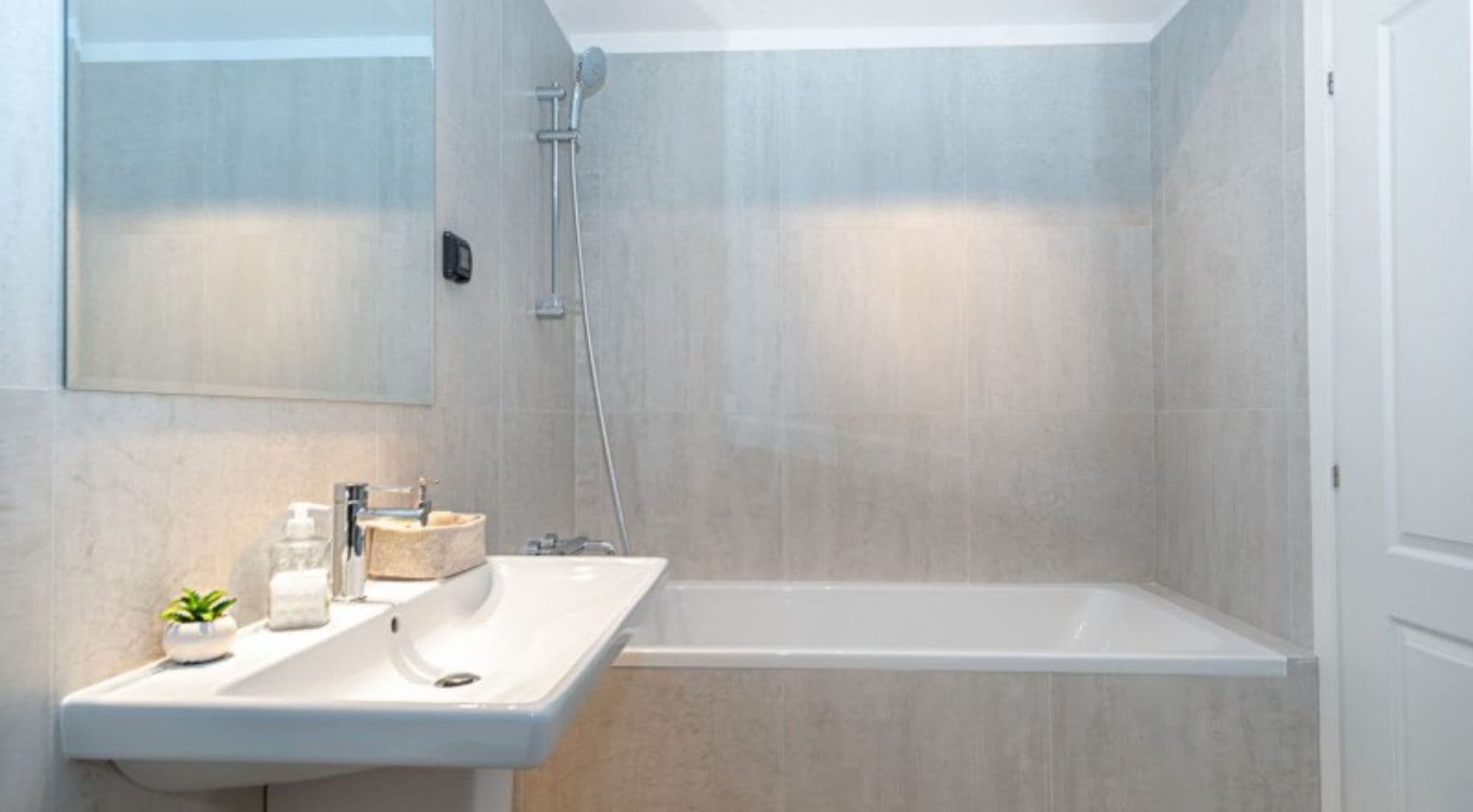 Prenájom bytu 2-izbový 70 m², Letohradská, Praha, Praha Prenájom bytu 2-izbový 70 m², Letohradská, Praha, Praha