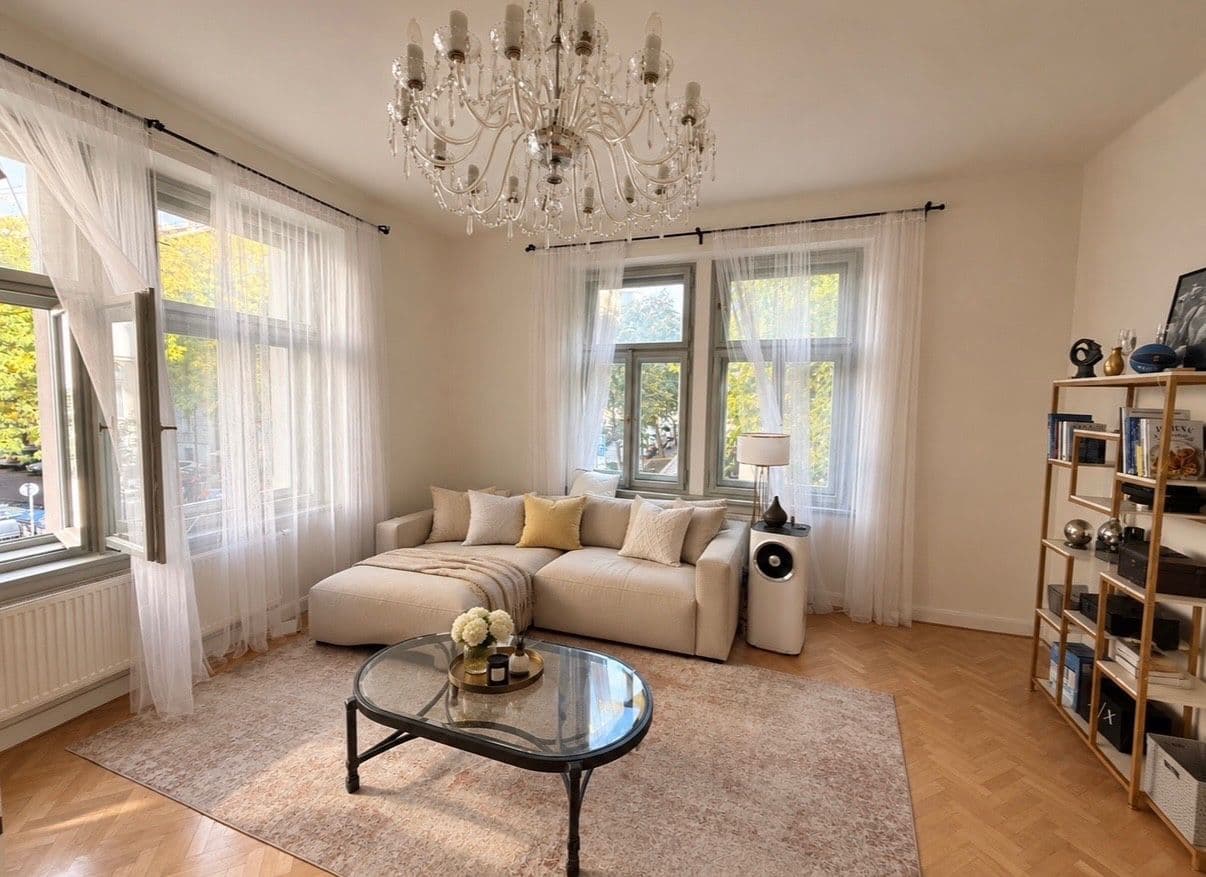 Prenájom bytu 2-izbový 81 m², Velehradská, Praha, Praha Prenájom bytu 2-izbový 81 m², Velehradská, Praha, Praha