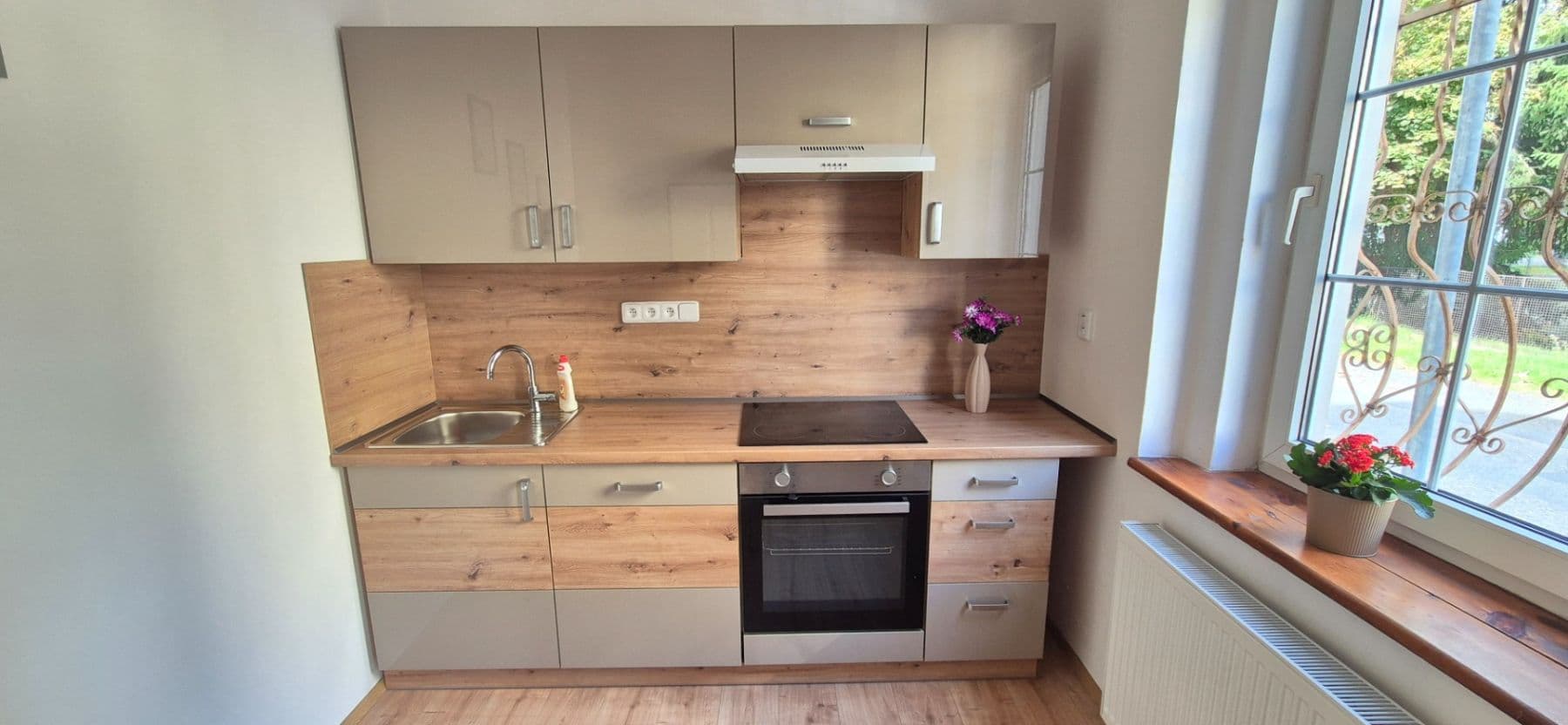 Prenájom bytu 3-izbový 76 m², Husova, Nejdek, Karlovarský kraj Prenájom bytu 3-izbový 76 m², Husova, Nejdek, Karlovarský kraj