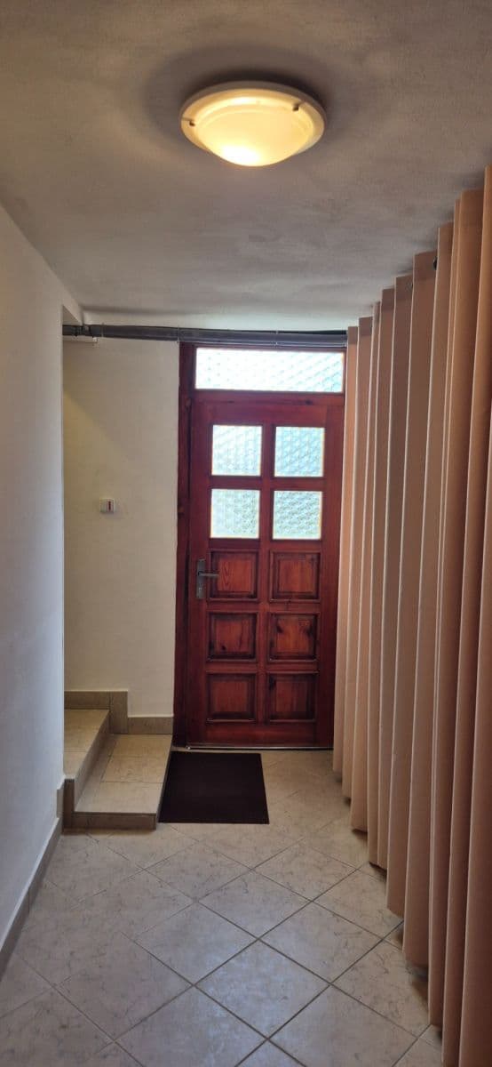 Prenájom bytu 3-izbový 76 m², Husova, Nejdek, Karlovarský kraj Prenájom bytu 3-izbový 76 m², Husova, Nejdek, Karlovarský kraj