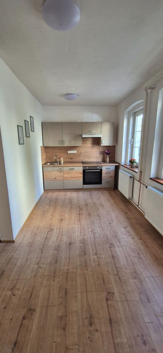 Prenájom bytu 3-izbový 76 m², Husova, Nejdek, Karlovarský kraj Prenájom bytu 3-izbový 76 m², Husova, Nejdek, Karlovarský kraj