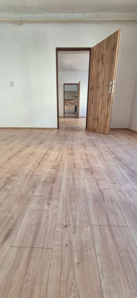 Prenájom bytu 3-izbový 76 m², Husova, Nejdek, Karlovarský kraj Prenájom bytu 3-izbový 76 m², Husova, Nejdek, Karlovarský kraj