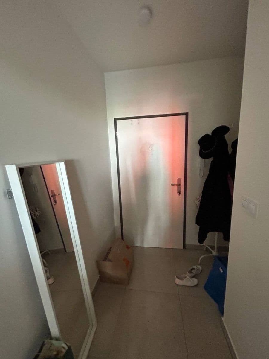 Prenájom bytu 1-izbový 36 m², Choceradská, Praha, Praha Prenájom bytu 1-izbový 36 m², Choceradská, Praha, Praha