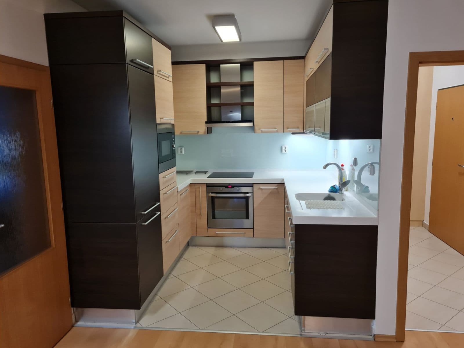 Prenájom bytu 3-izbový 84 m², Jana Přibíka, Praha, Praha Prenájom bytu 3-izbový 84 m², Jana Přibíka, Praha, Praha