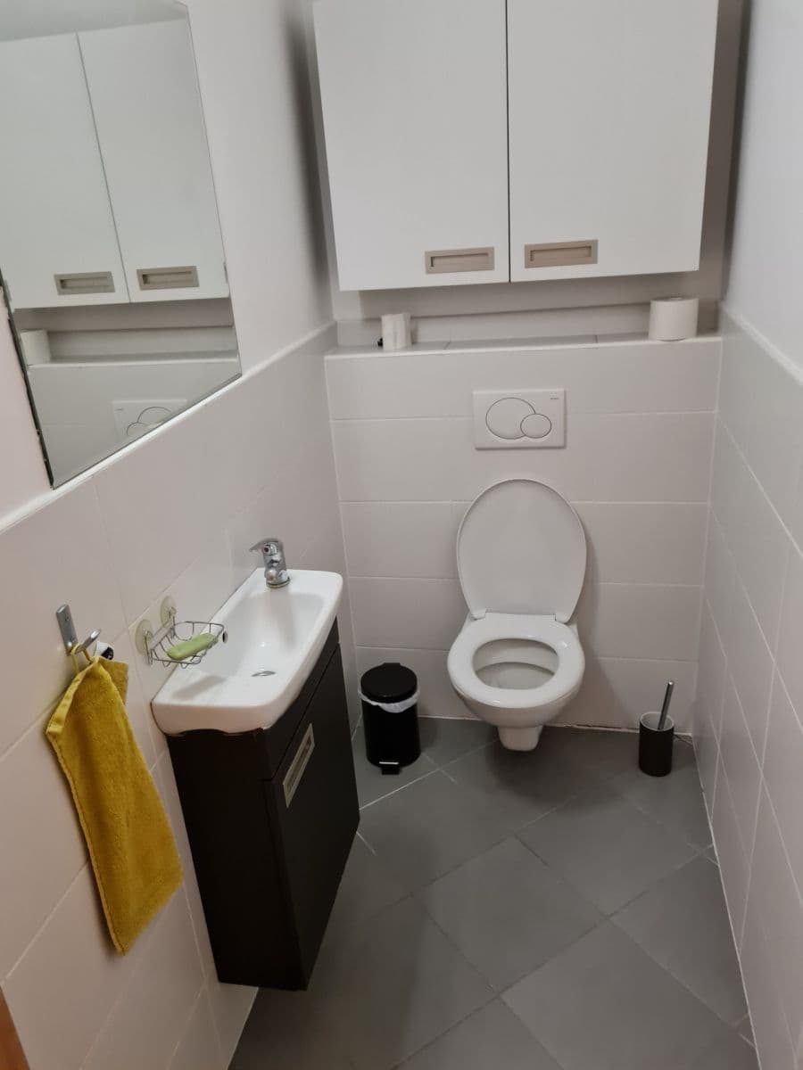 Prenájom bytu 3-izbový 84 m², Jana Přibíka, Praha, Praha Prenájom bytu 3-izbový 84 m², Jana Přibíka, Praha, Praha